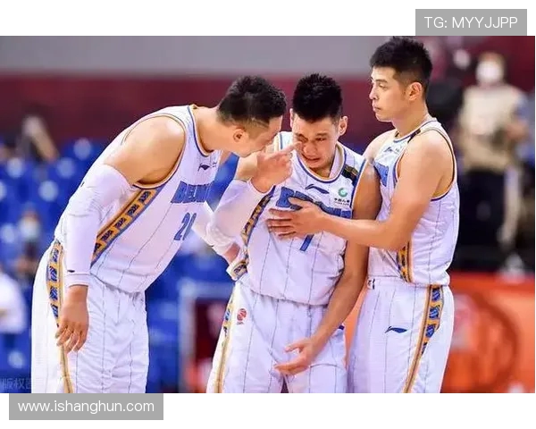 杭州足球队与重庆足球队赛后复盘分析比赛节奏与战术表现